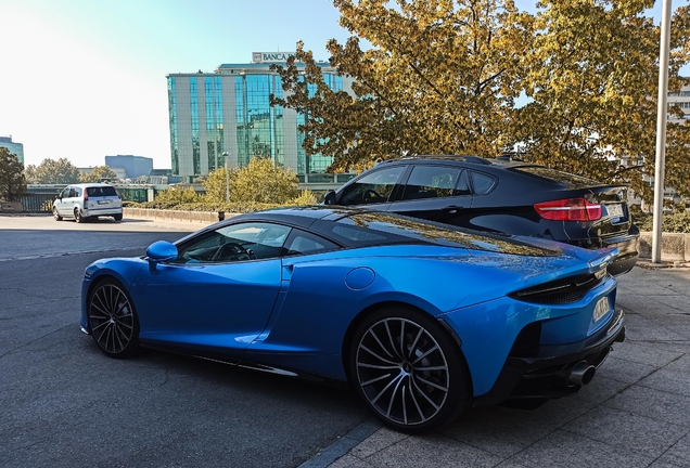 McLaren GT