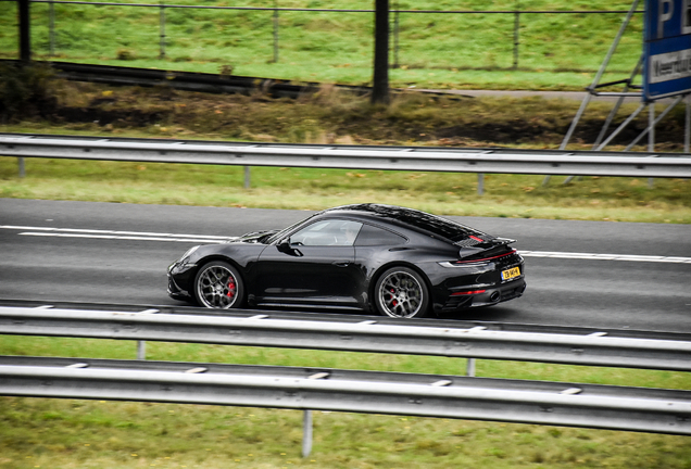 Porsche 992 Carrera 4S