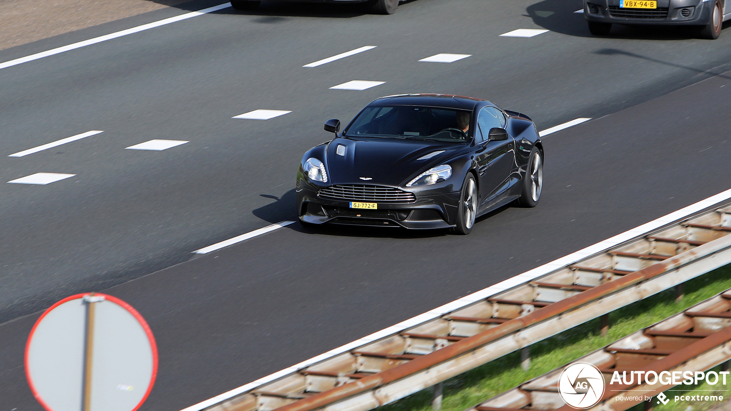 Aston Martin Vanquish 2013