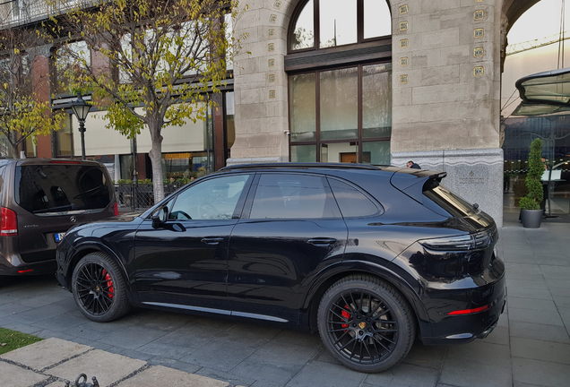 Porsche 9YA Cayenne GTS