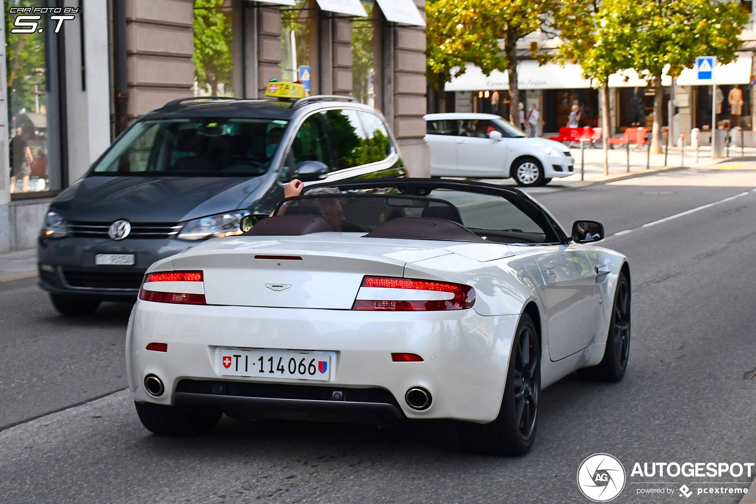 Aston Martin V8 Vantage Roadster