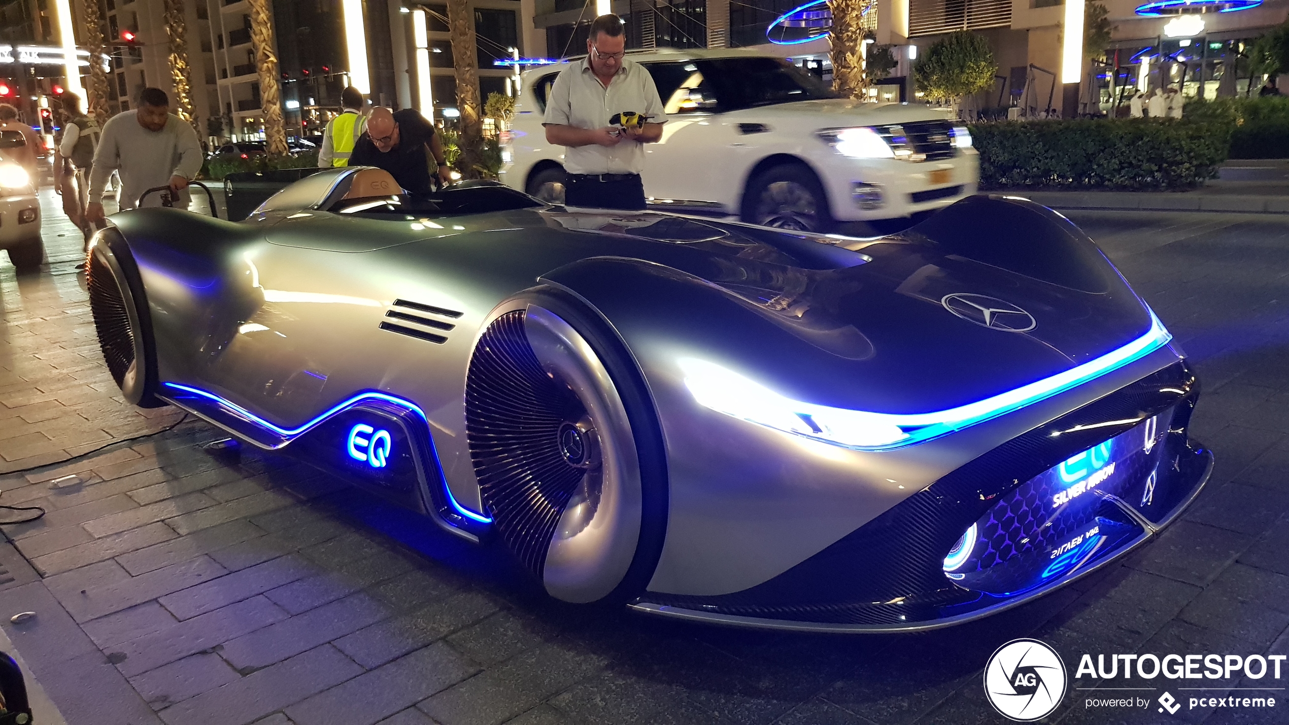 Is dit de Formule 1 auto van de toekoms; Mercedes-Benz Vision WQ Silver Arrow in Dubai