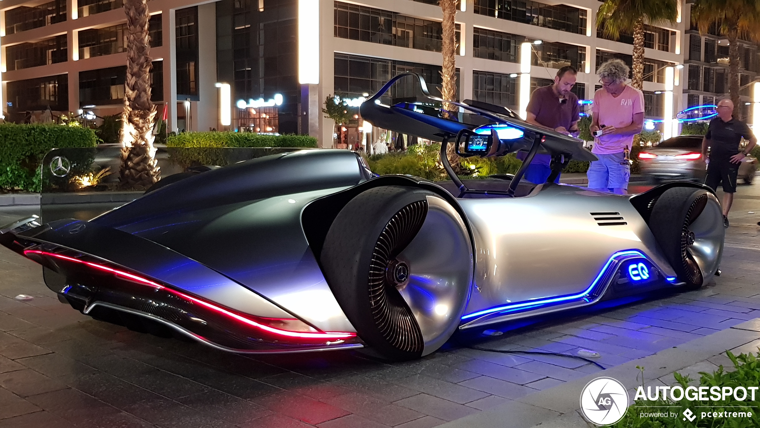 Is dit de Formule 1 auto van de toekoms; Mercedes-Benz Vision WQ Silver Arrow in Dubai