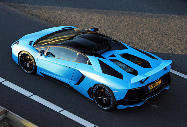 Lamborghini Aventador LP700-4 Roadster