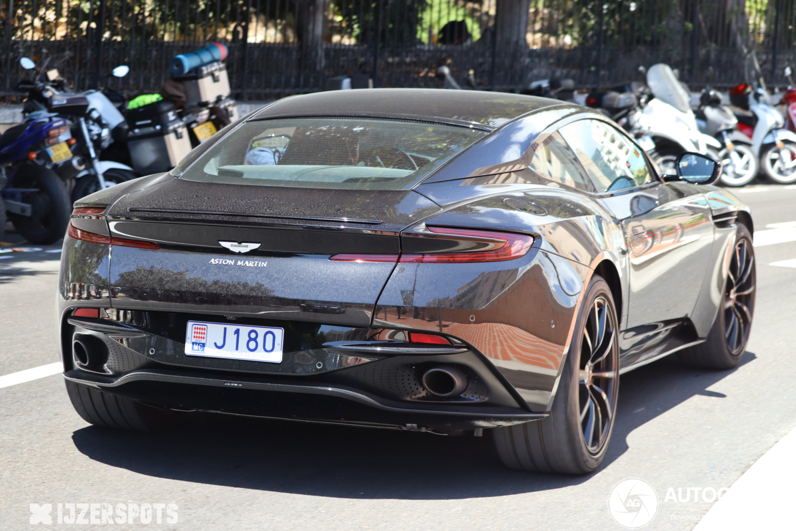 Aston Martin DB11 AMR