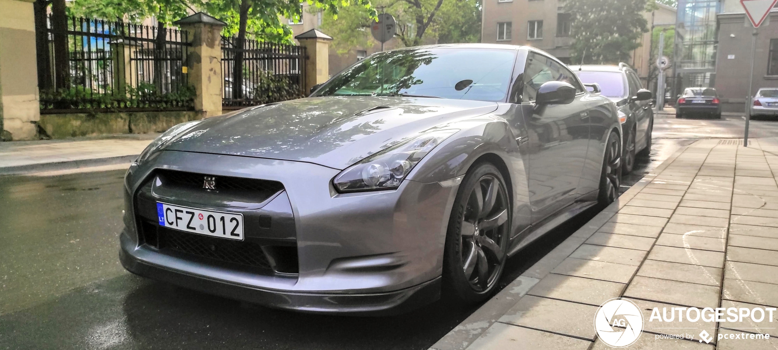 Nissan GT-R