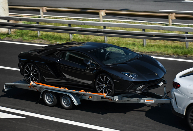 Lamborghini Aventador S LP740-4