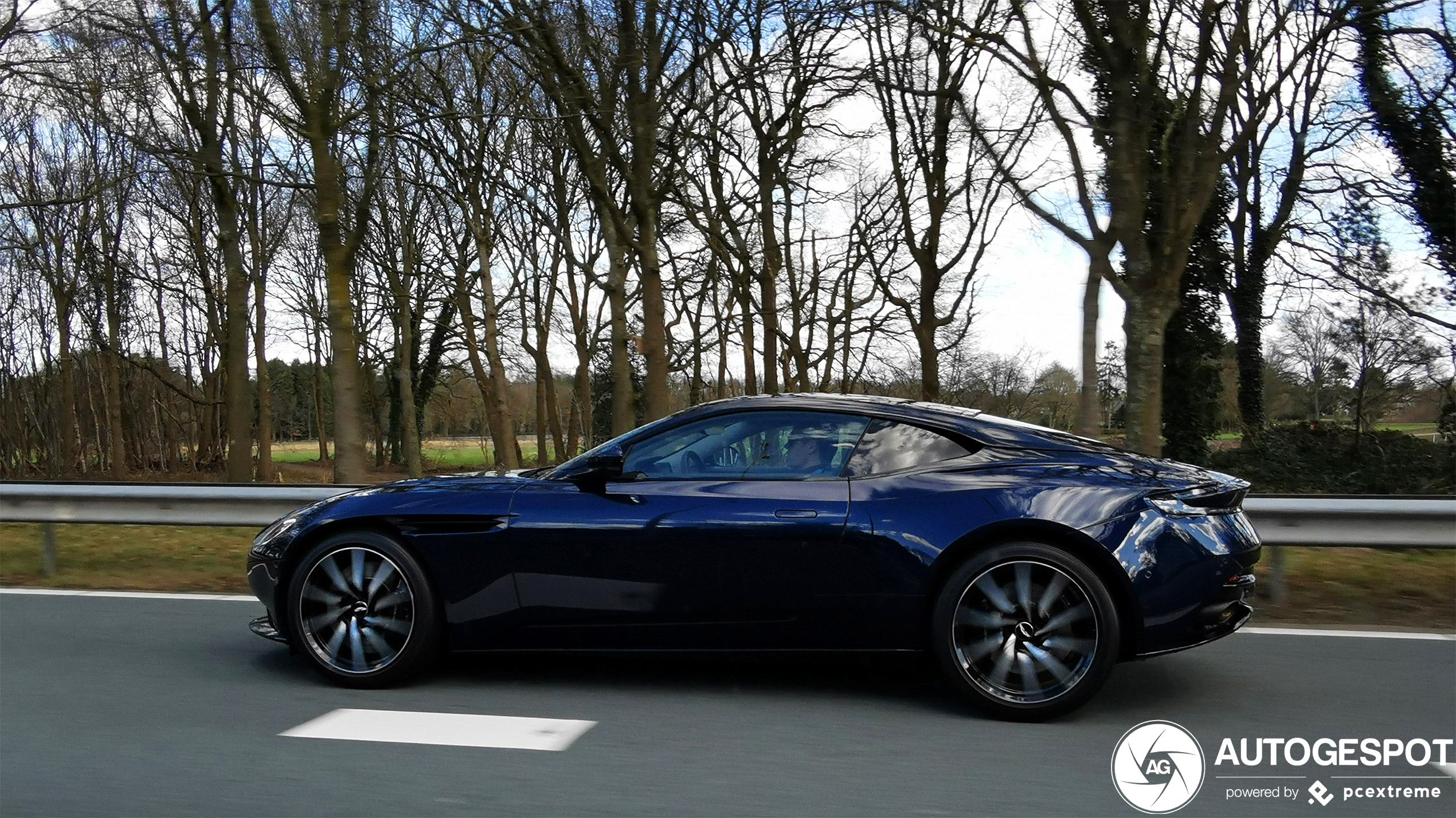 Aston Martin DB11