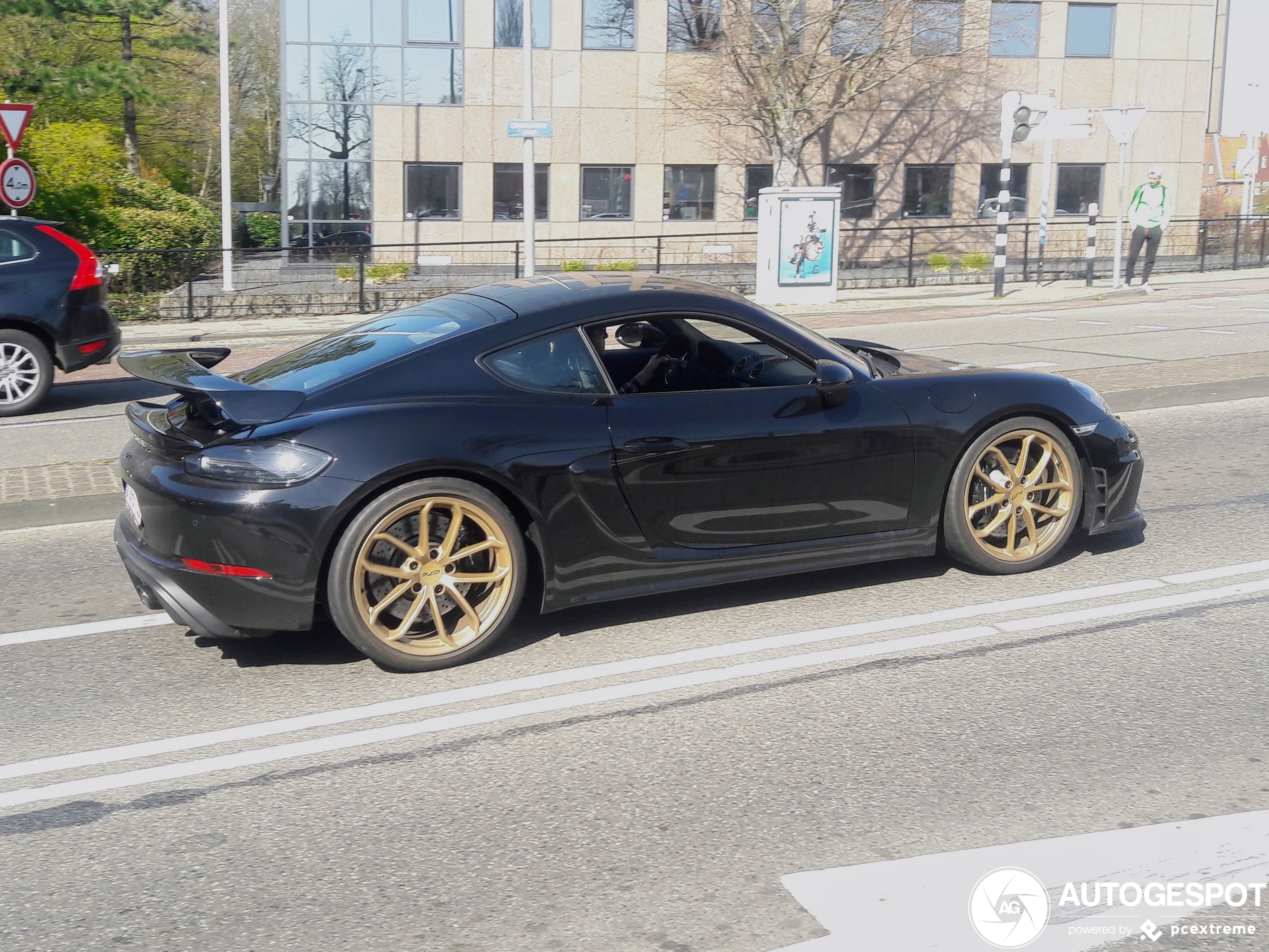 Porsche 718 Cayman GT4