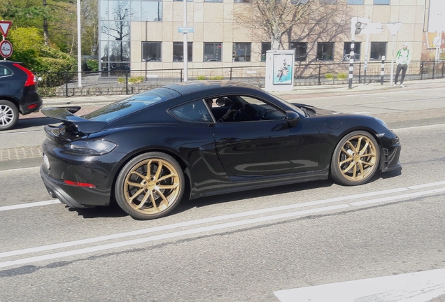 Porsche 718 Cayman GT4