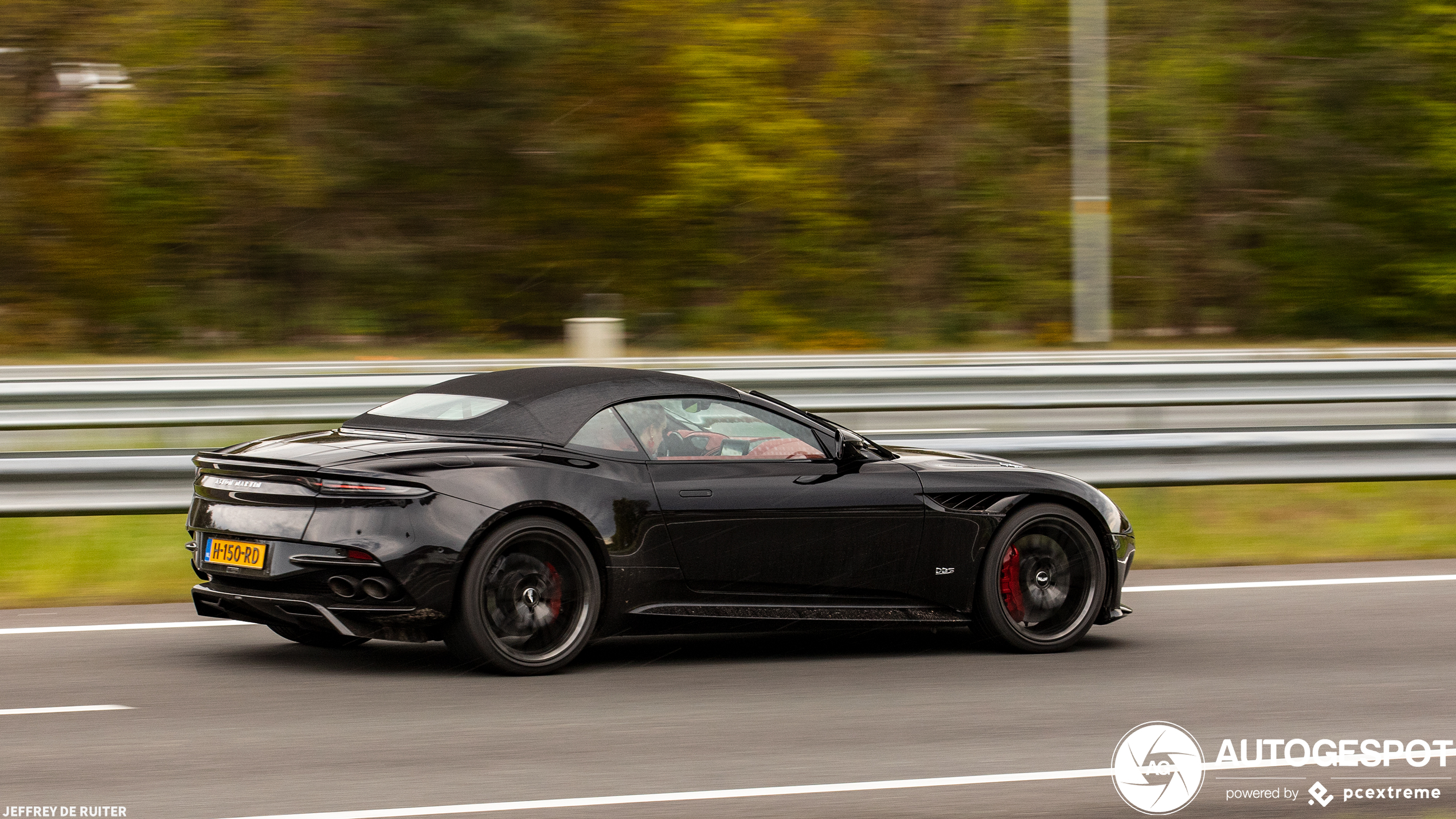 Aston Martin DBS Superleggera Volante