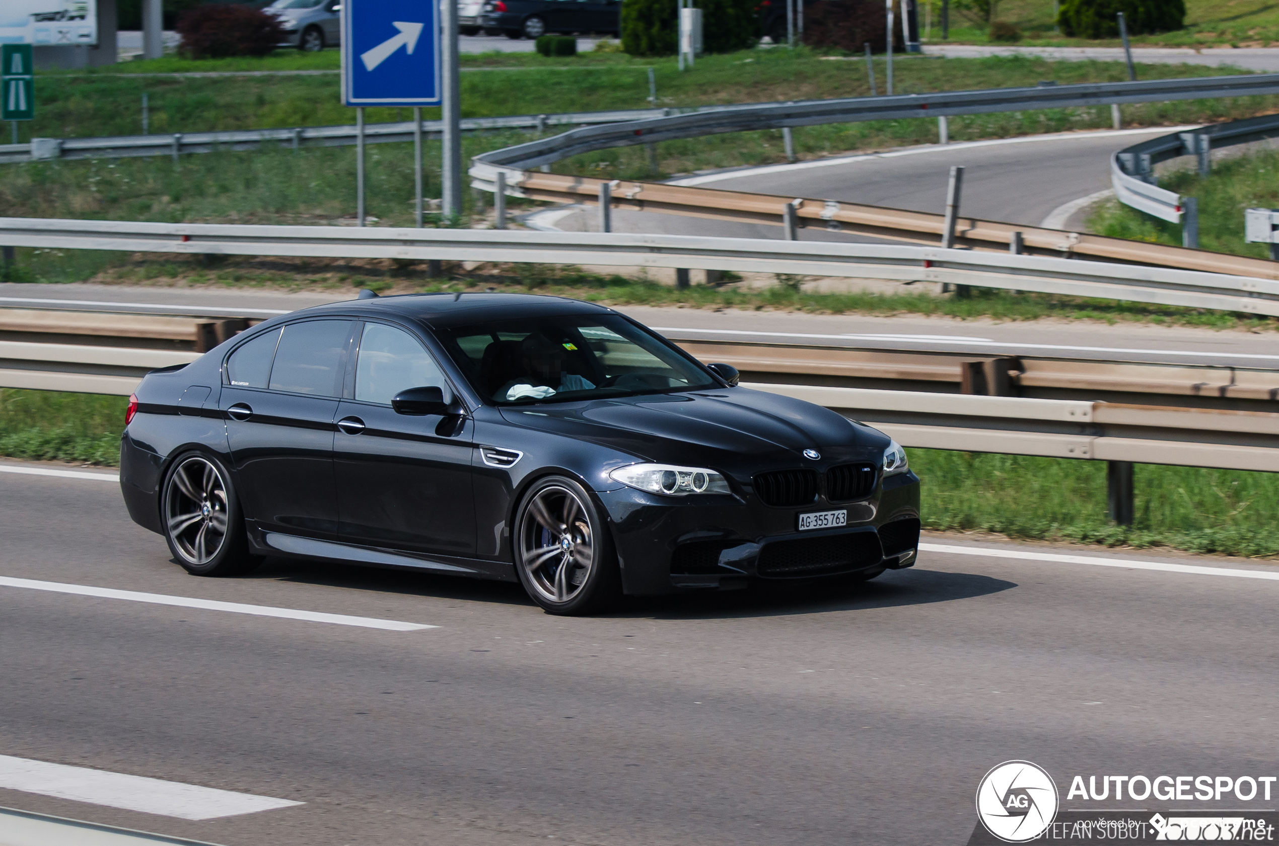 BMW M5 F10 2011