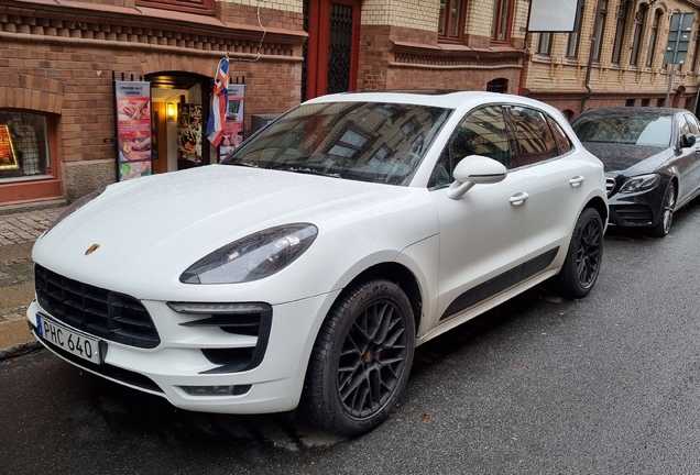 Porsche 95B Macan GTS