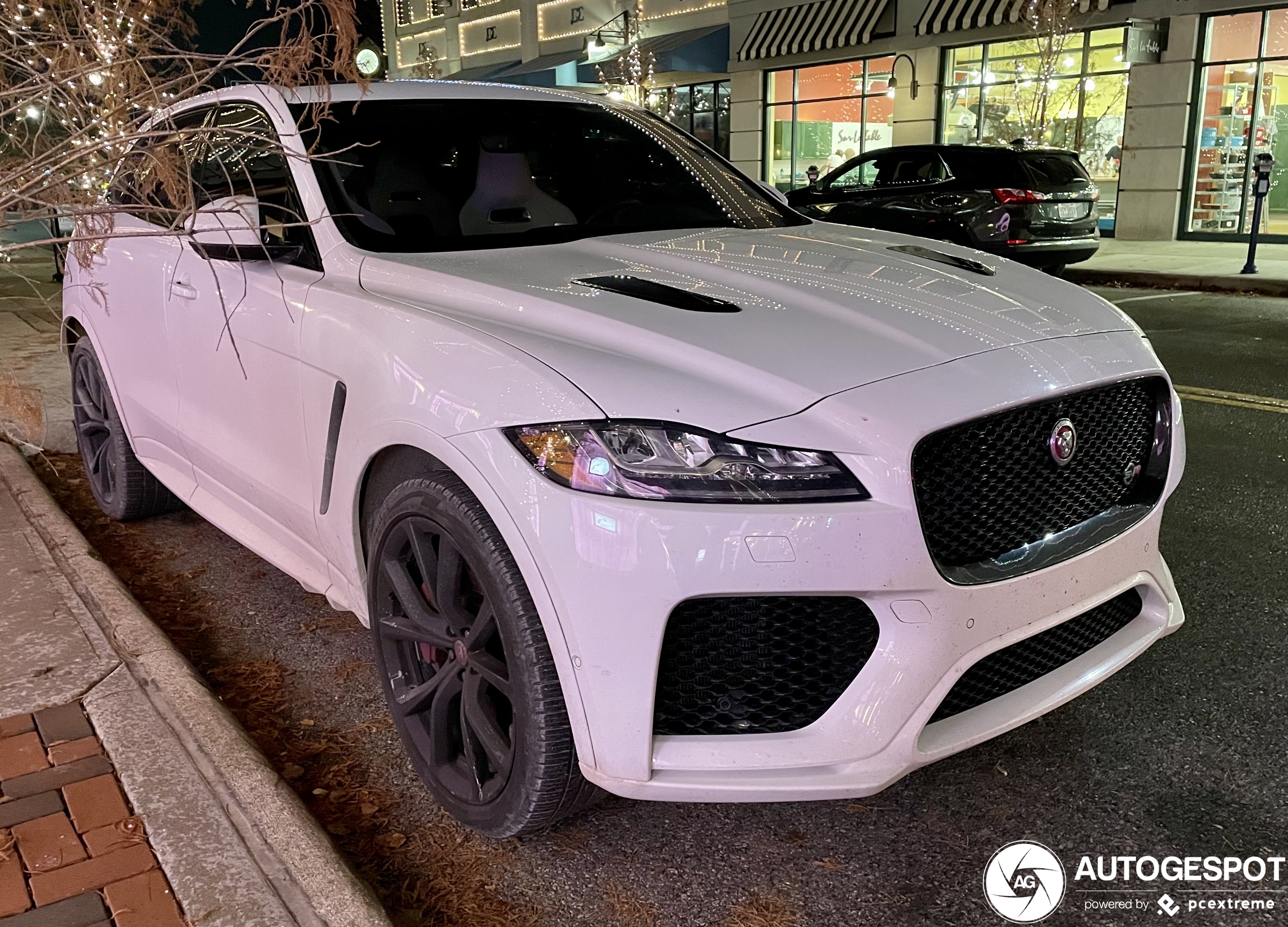 Jaguar F-PACE SVR