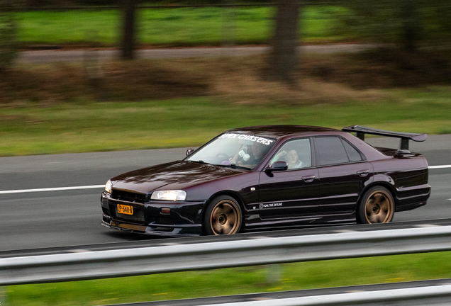 Nissan Skyline R34 Sedan