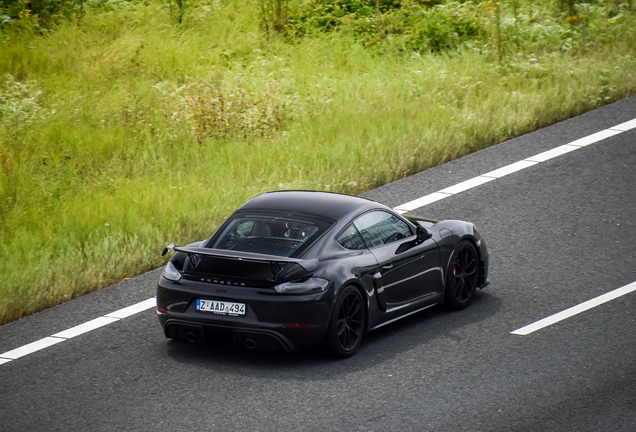 Porsche 718 Cayman GT4