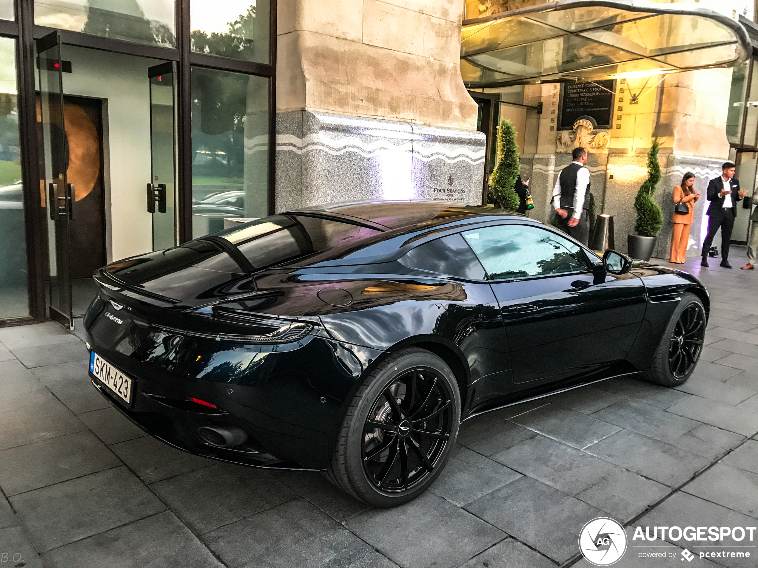 Aston Martin DB11 AMR