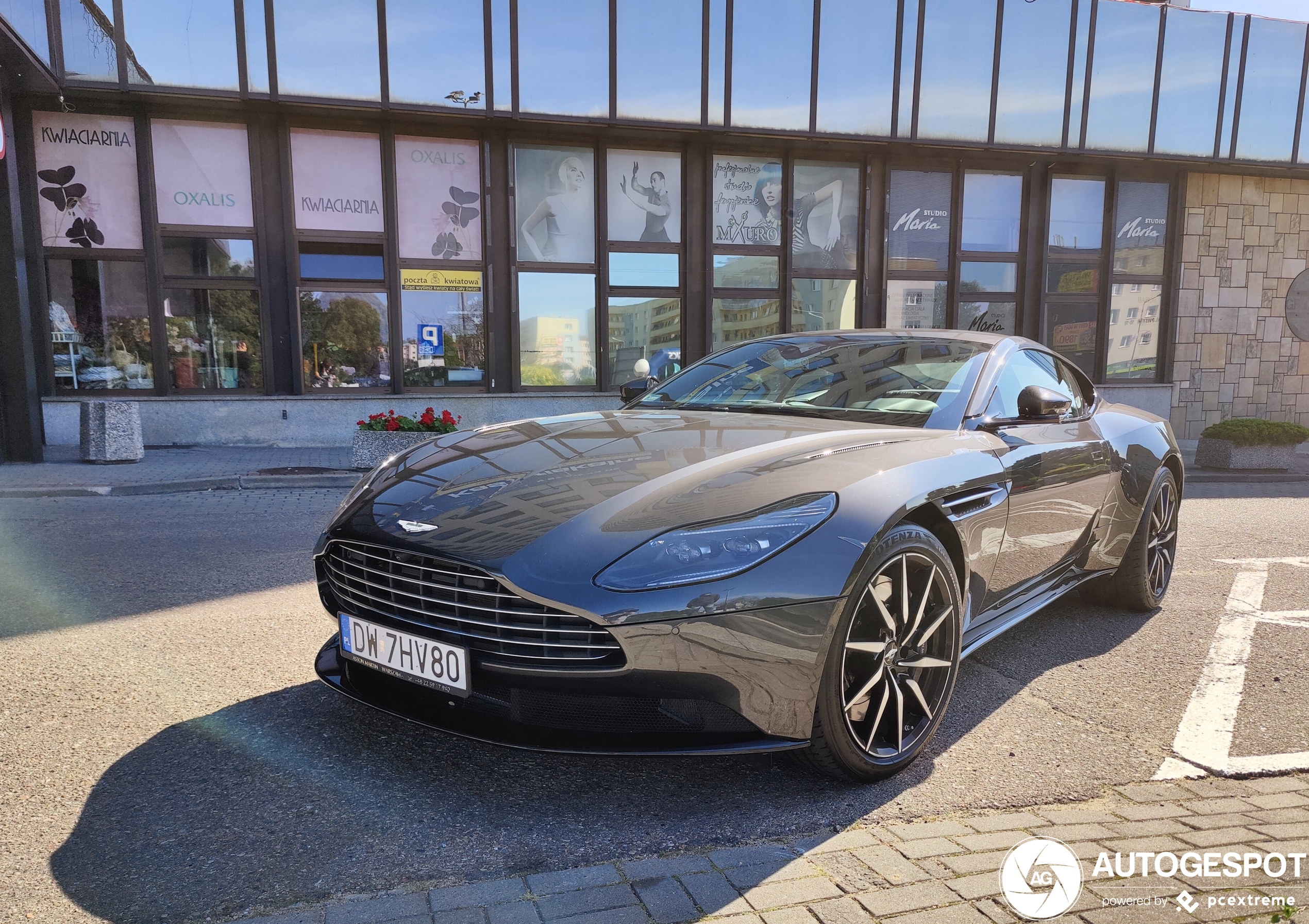 Aston Martin DB11 V8