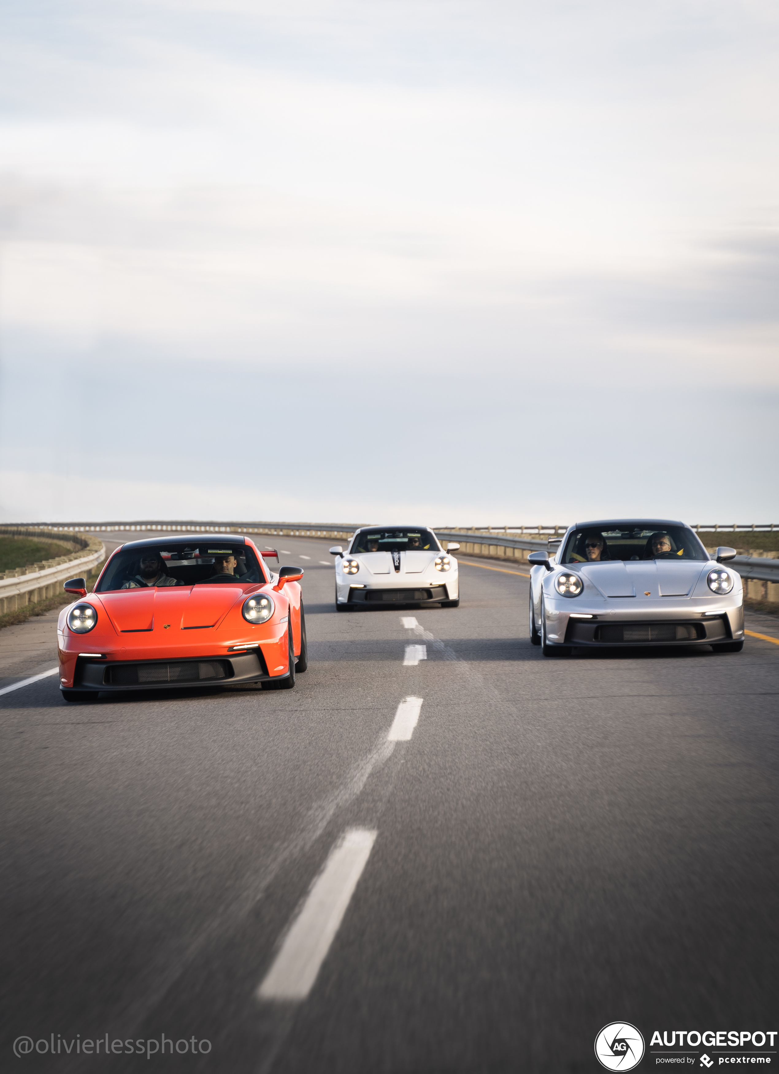 Trio van Porsche 992 GT3 neemt de snelweg over