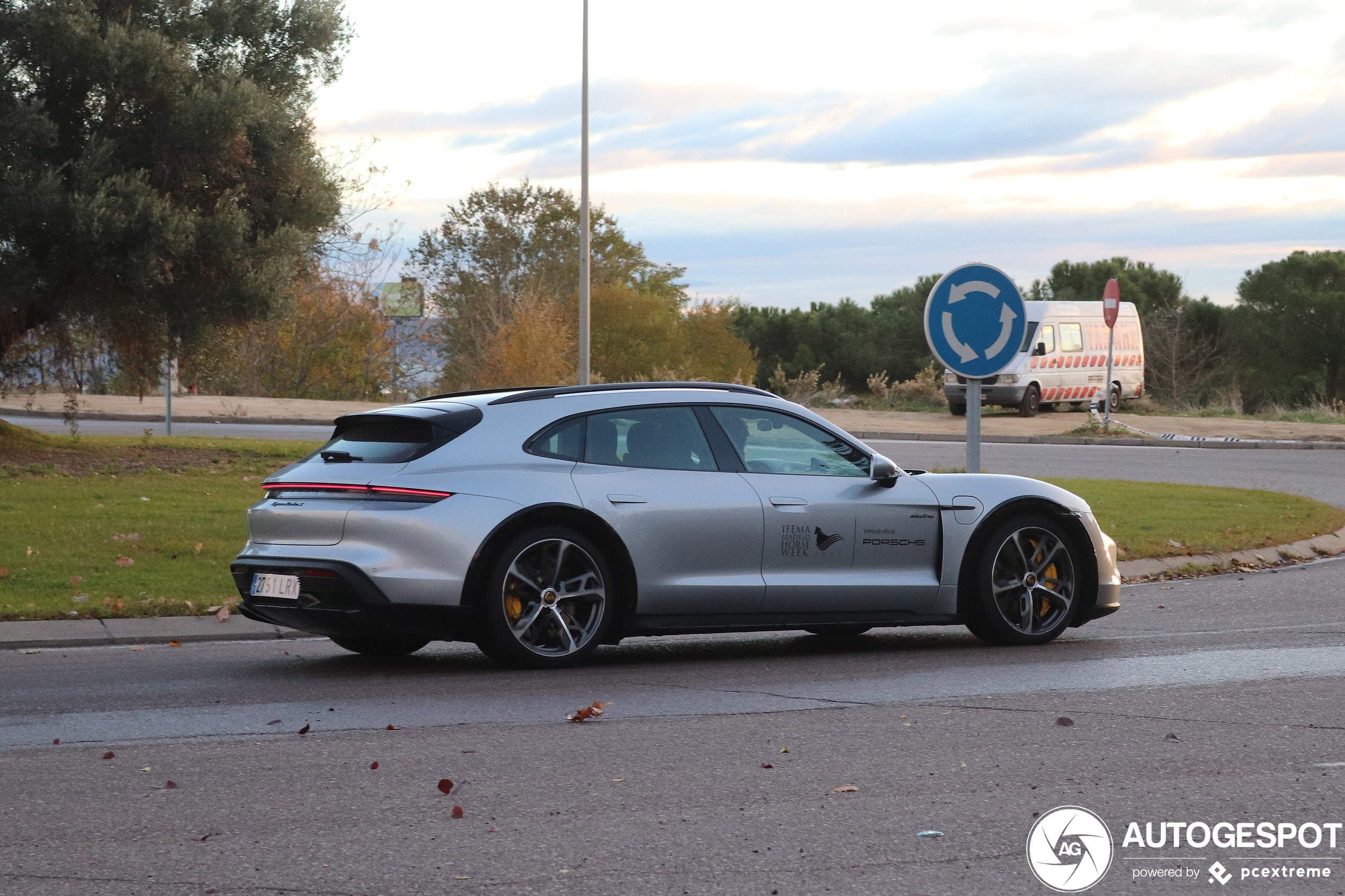 Porsche Taycan Turbo S Cross Turismo