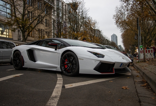 Lamborghini Aventador LP700-4 Pirelli Edition