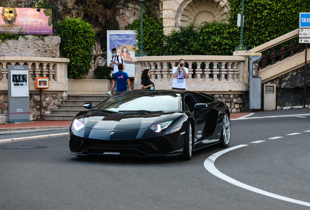 Lamborghini Aventador S LP740-4