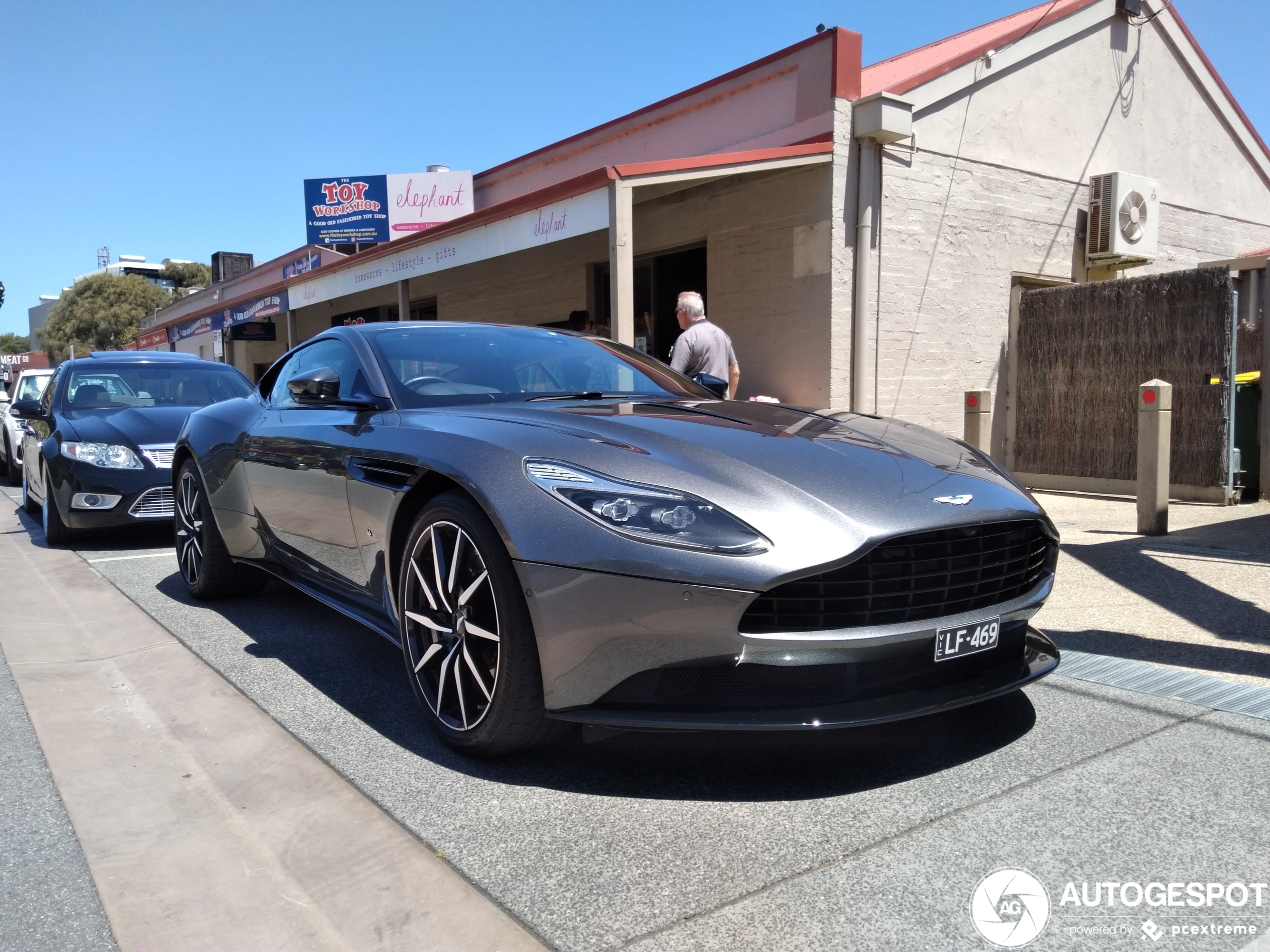 Aston Martin DB11