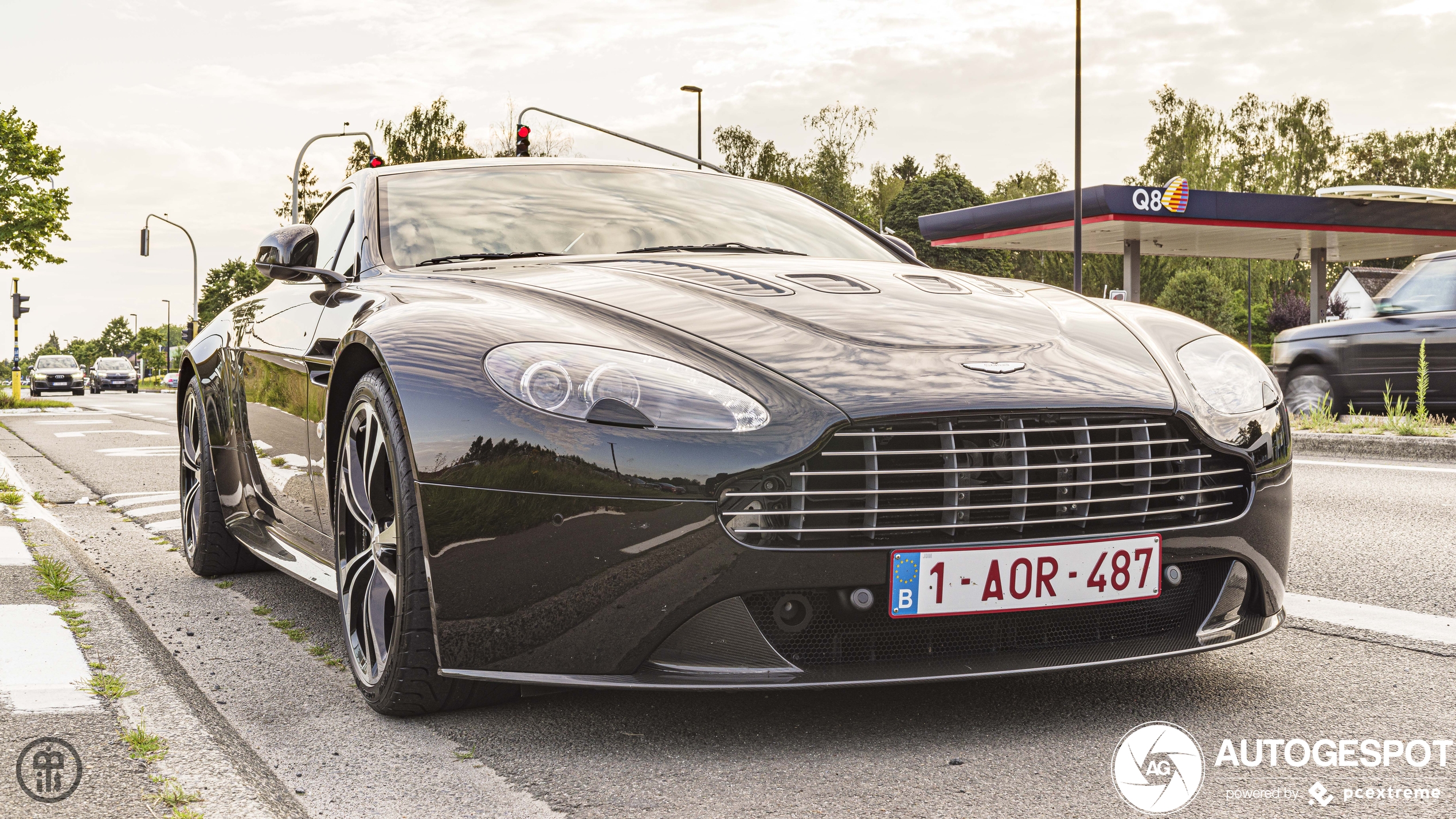 Aston Martin V12 Vantage Carbon Black Edition