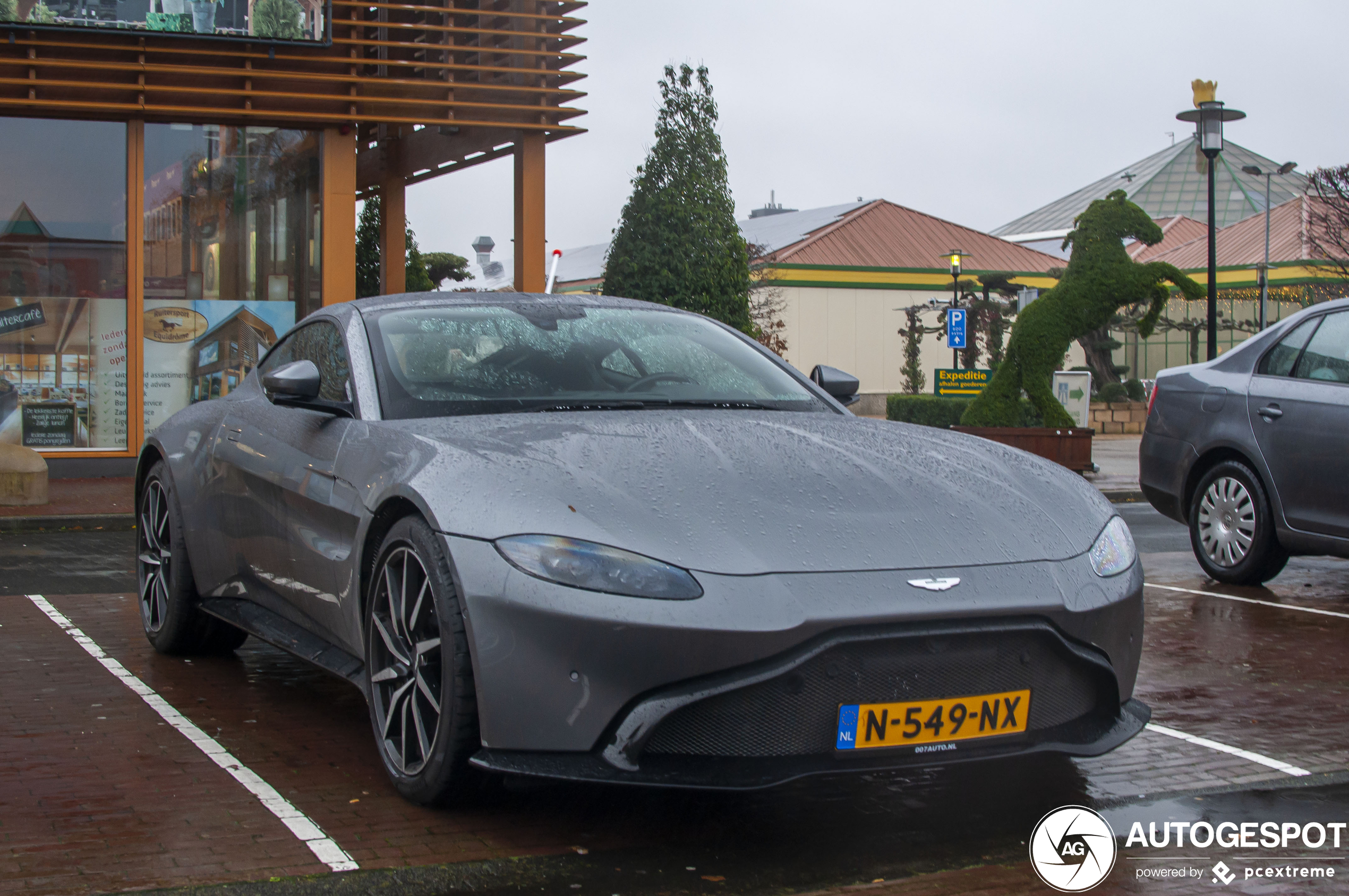 Aston Martin V8 Vantage 2018