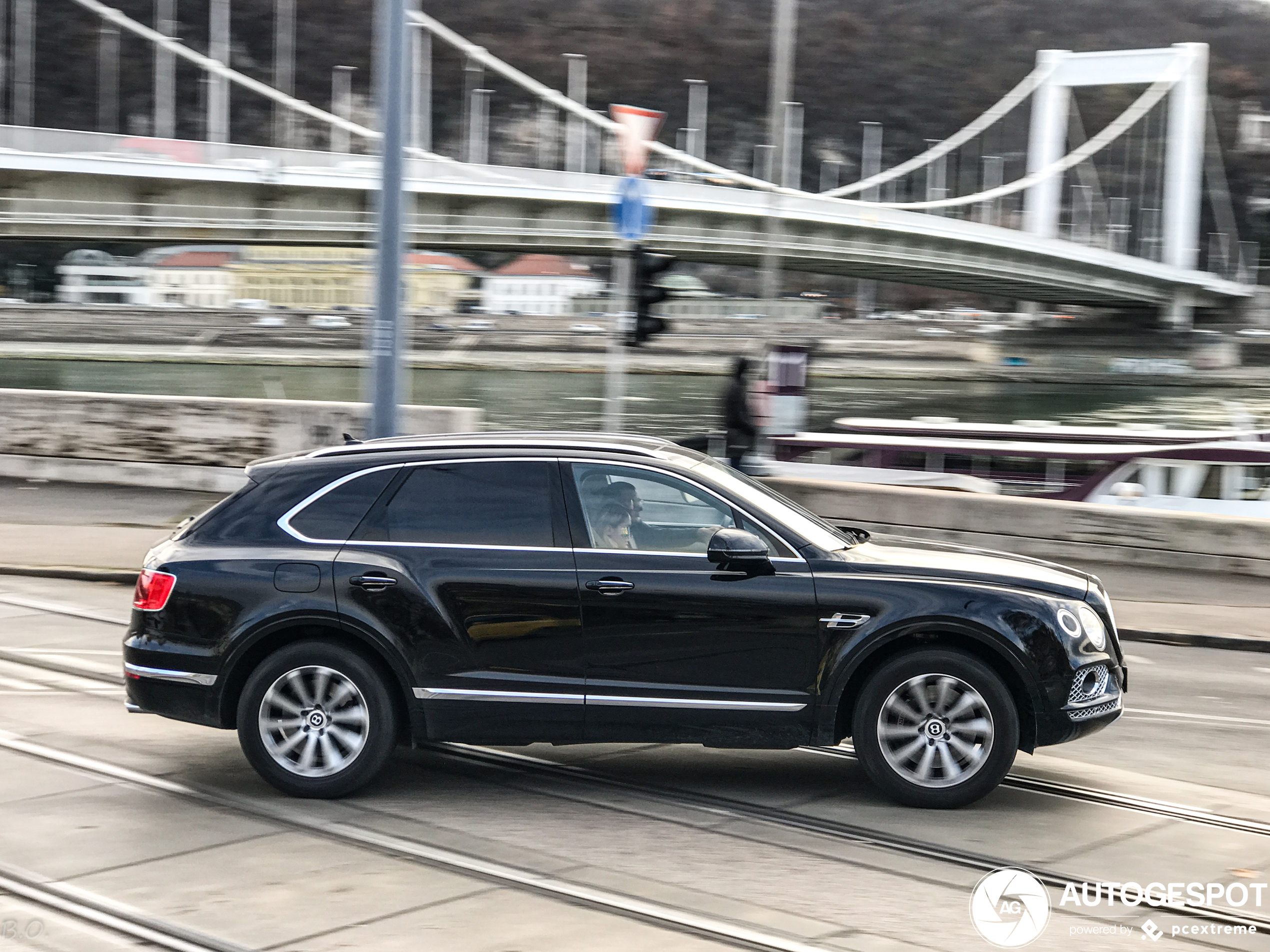 Bentley Bentayga V8