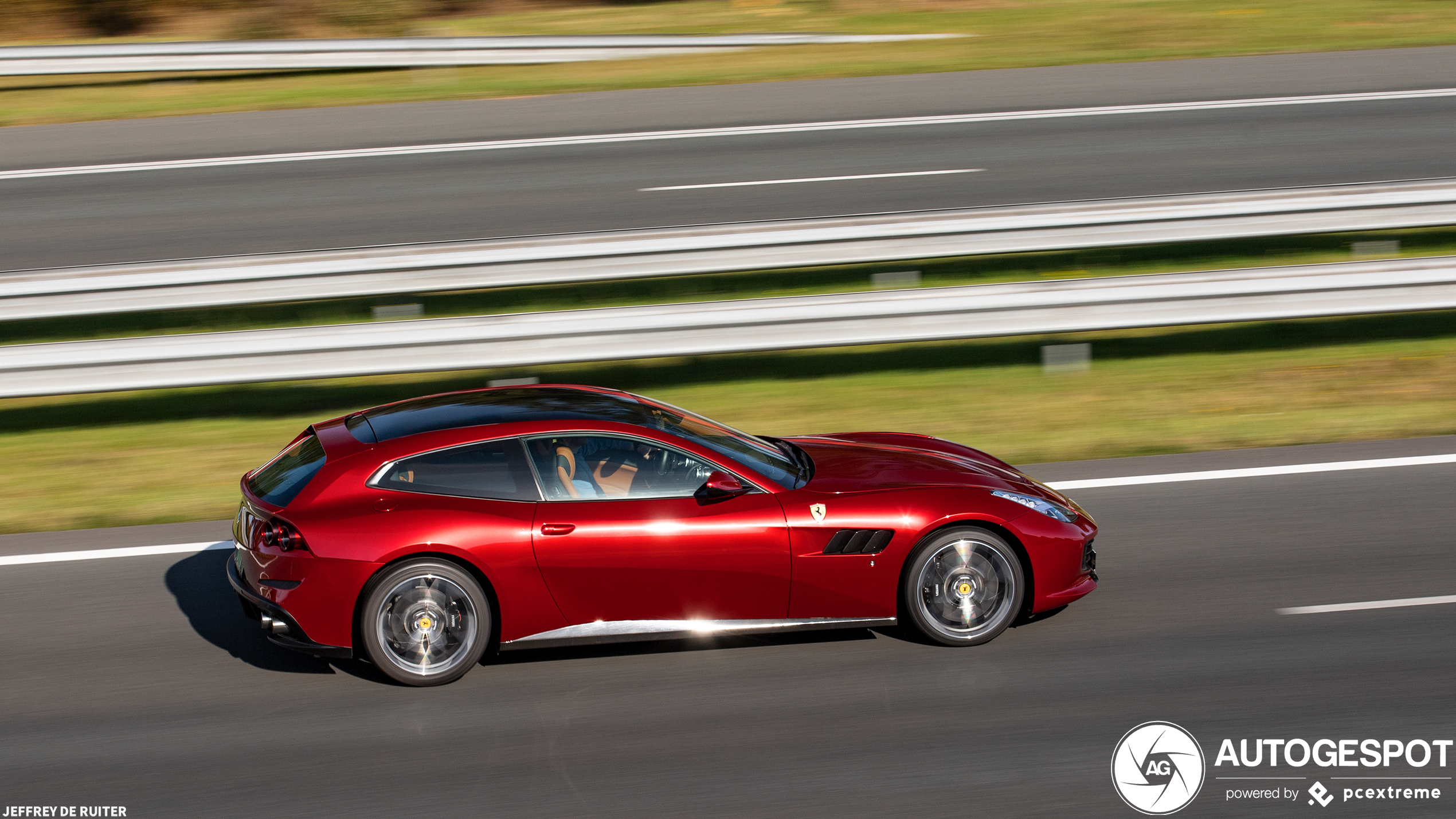 Ferrari GTC4Lusso T