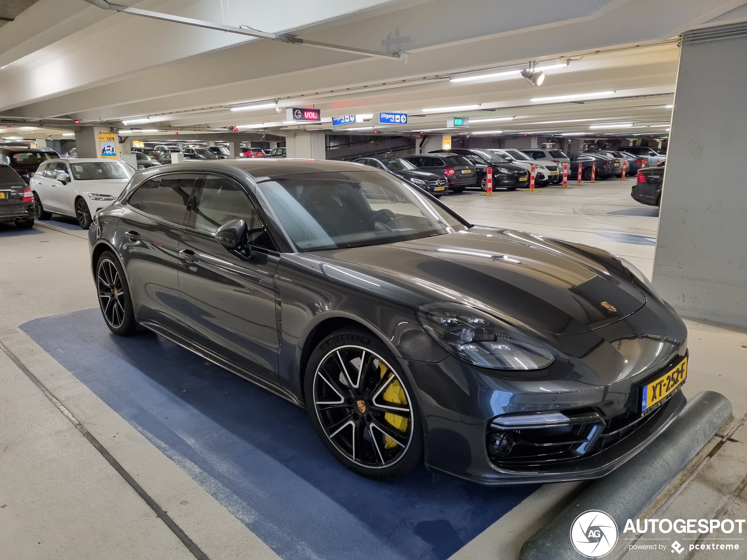 Porsche 971 Panamera Turbo S E-Hybrid Sport Turismo