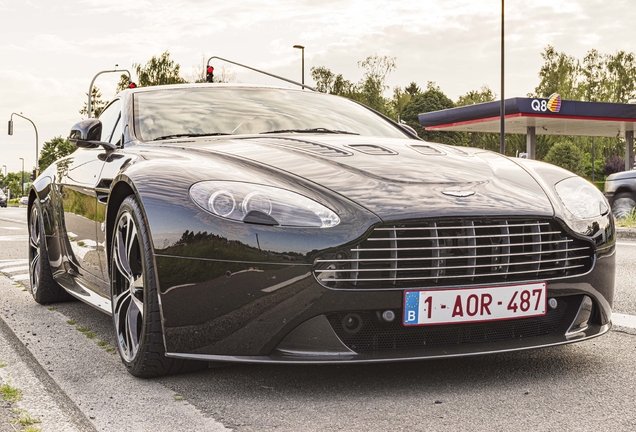 Aston Martin V12 Vantage Carbon Black Edition