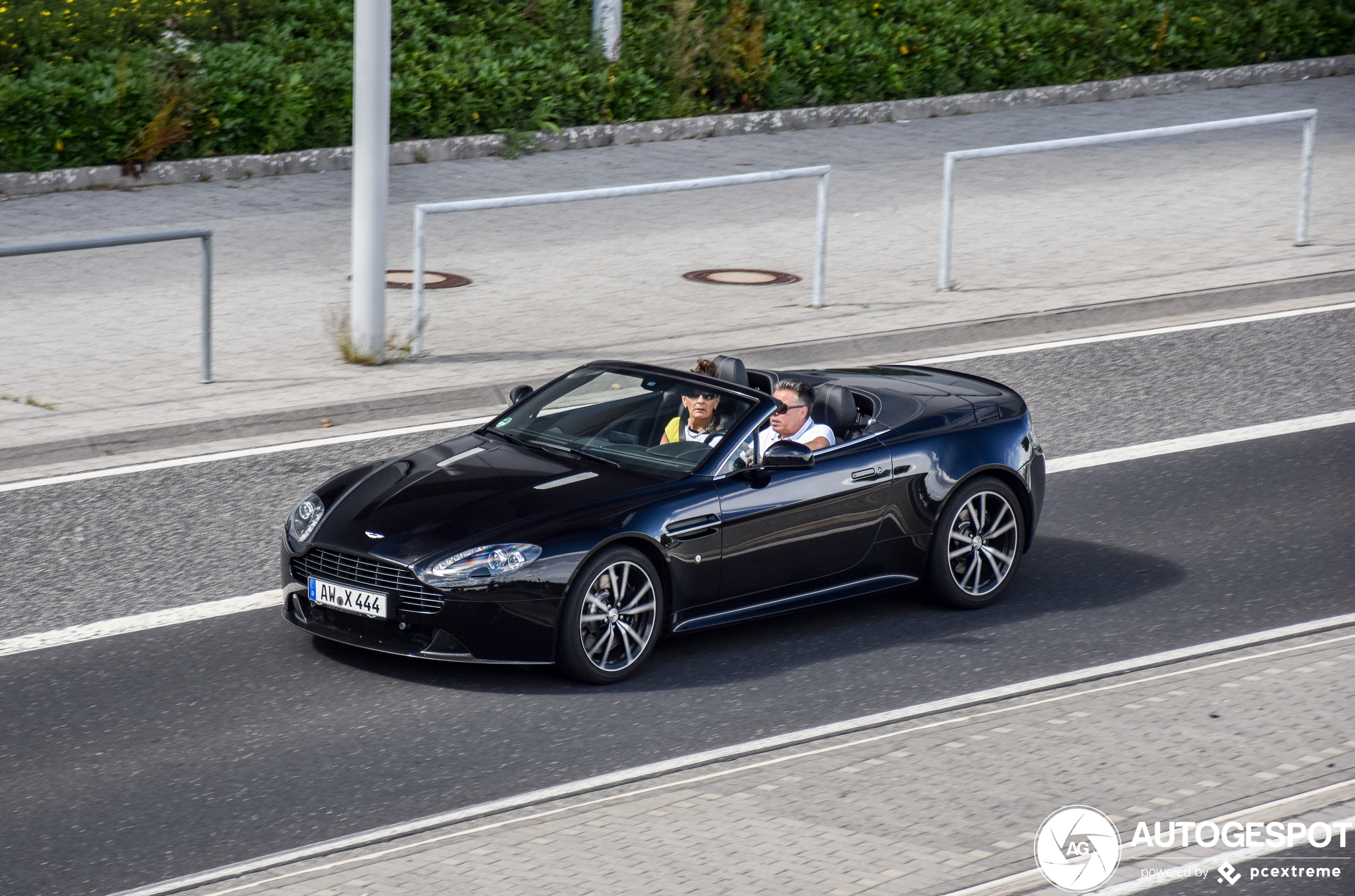 Aston Martin V8 Vantage Roadster 2012