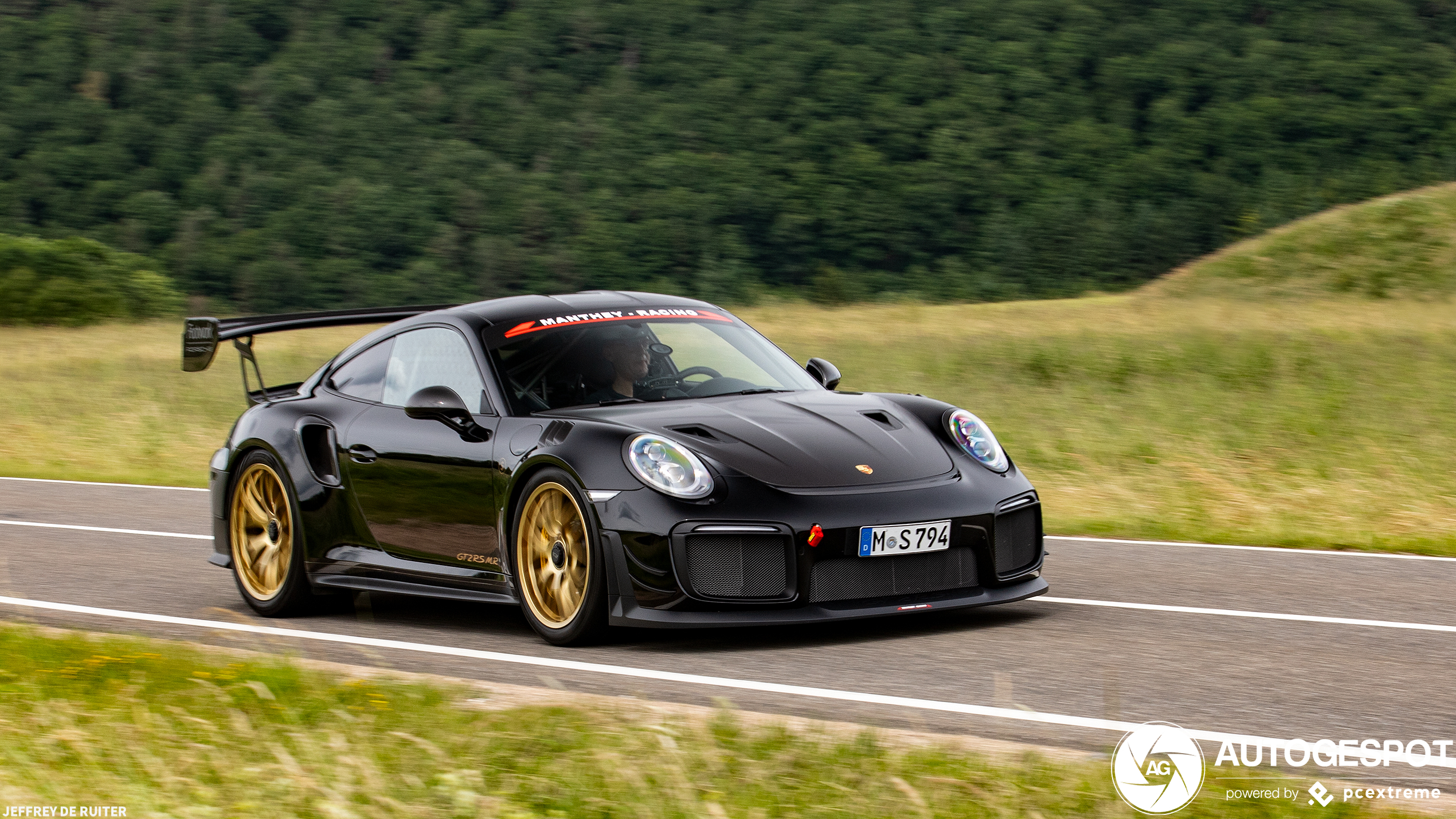 Porsche Manthey Racing 991 GT2 RS MR