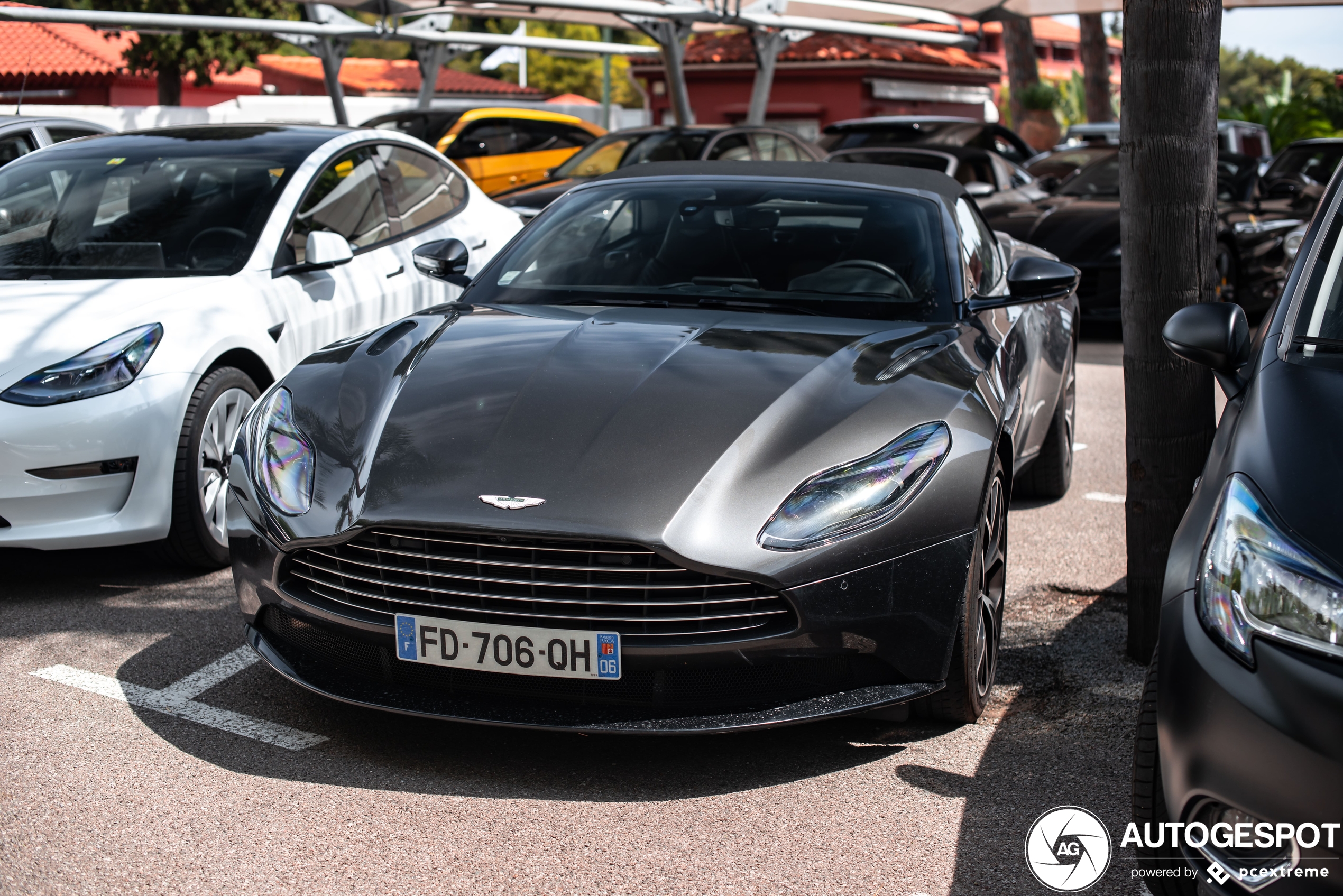 Aston Martin DB11 V8 Volante