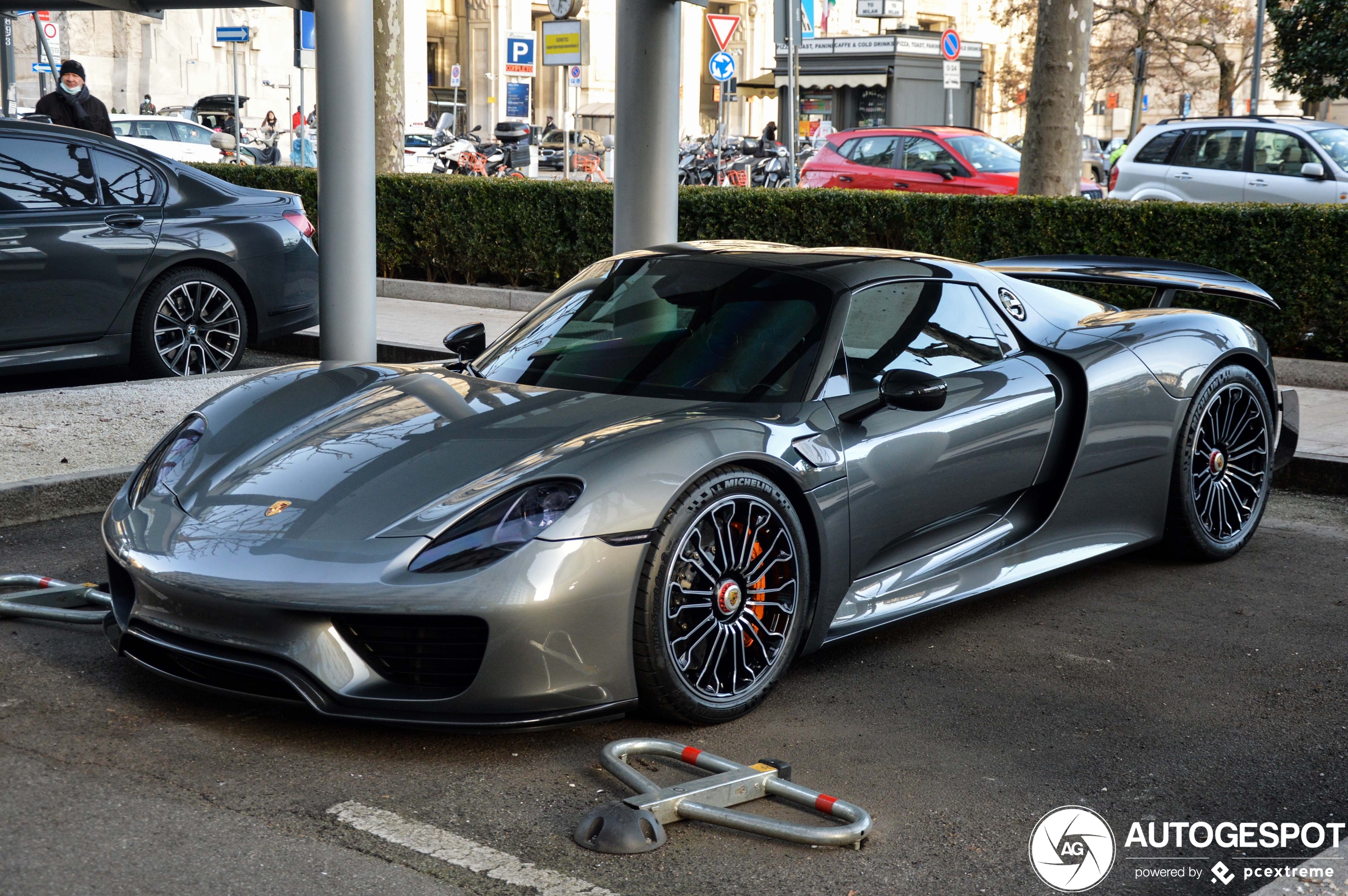 Porsche 918 Spyder Weissach Package