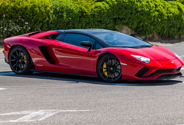 Lamborghini Aventador S LP740-4 Roadster