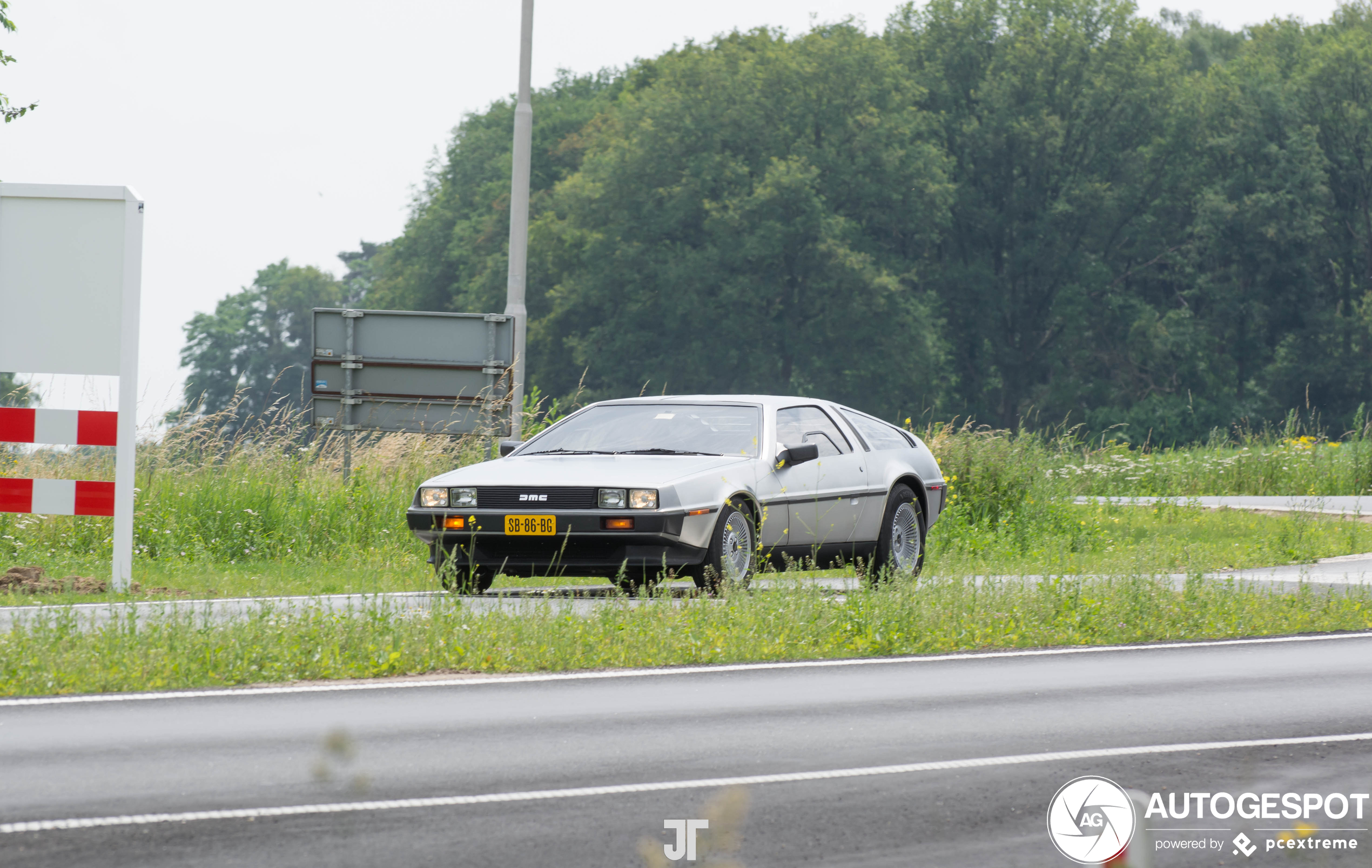 DeLorean DMC-12