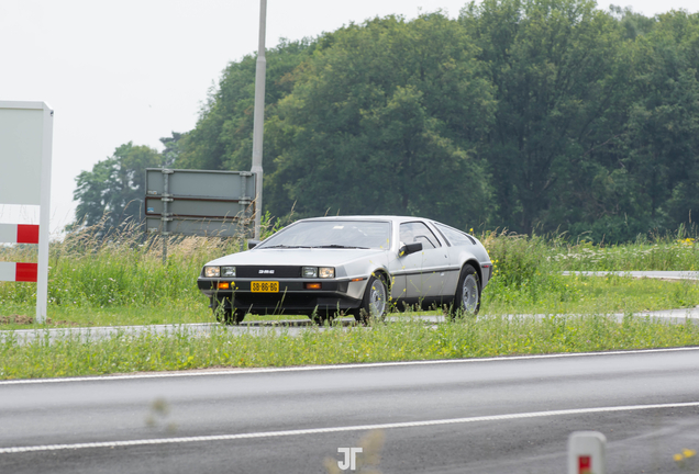 DeLorean DMC-12