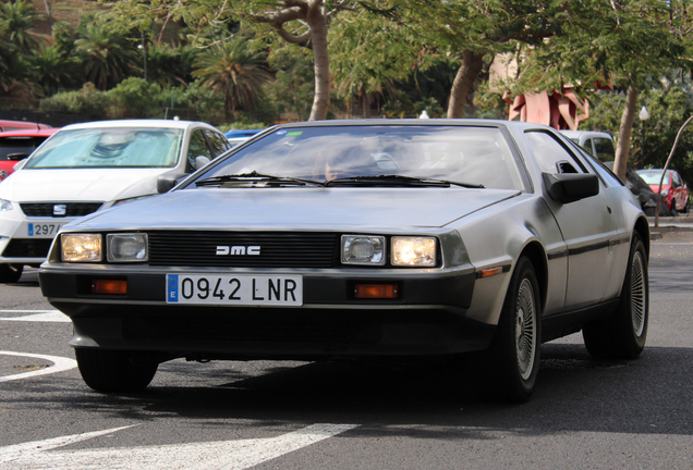 DeLorean DMC-12