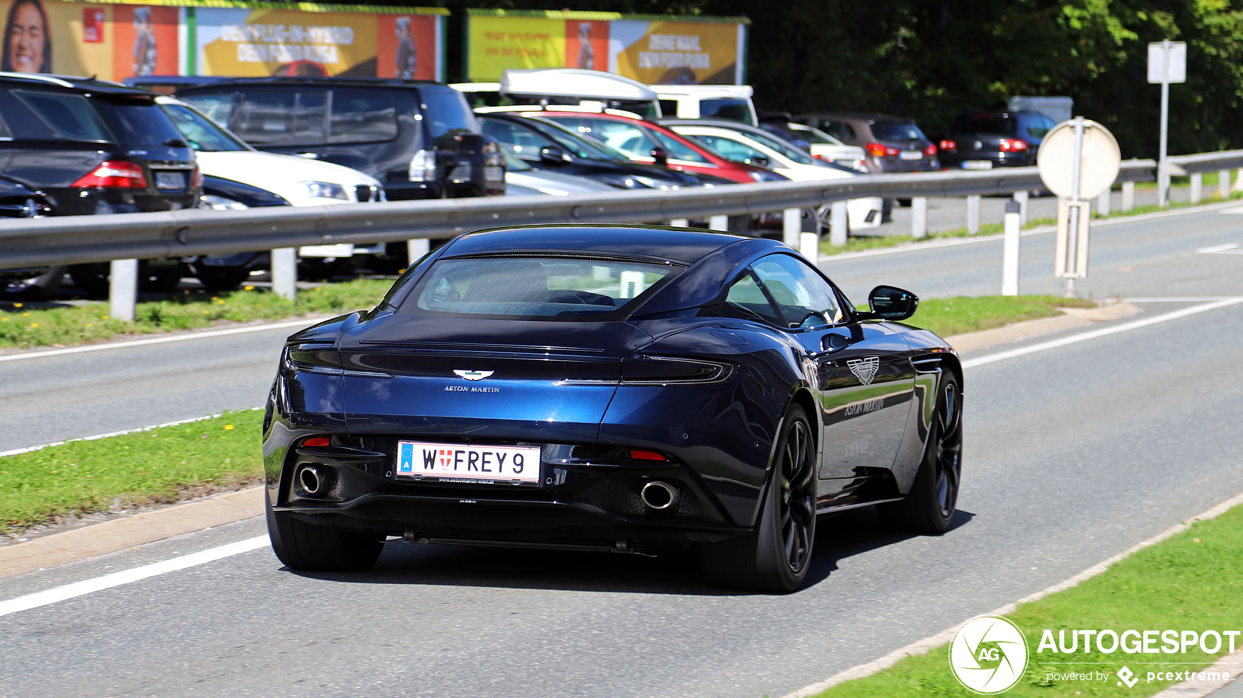 Aston Martin DB11