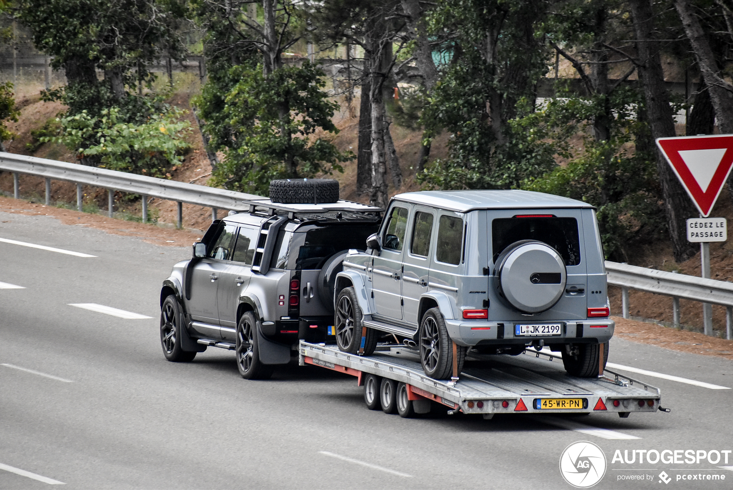 Land Rover Defender is de baas over Mercedes-AMG G 63