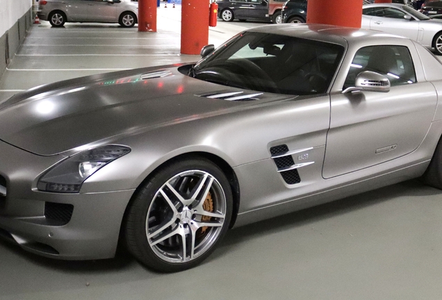 Mercedes-Benz SLS AMG