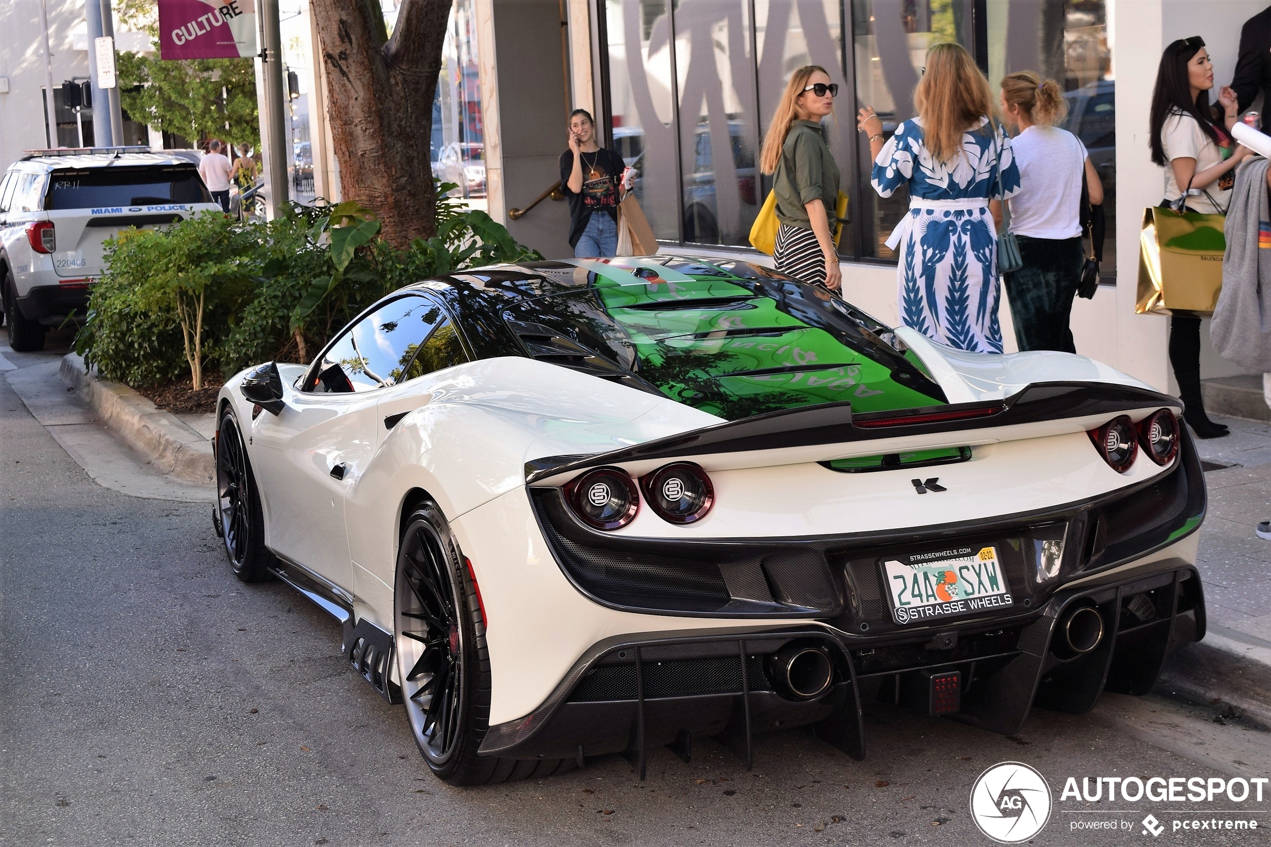 Ferrari F8 met Keyvany sausje is bizar