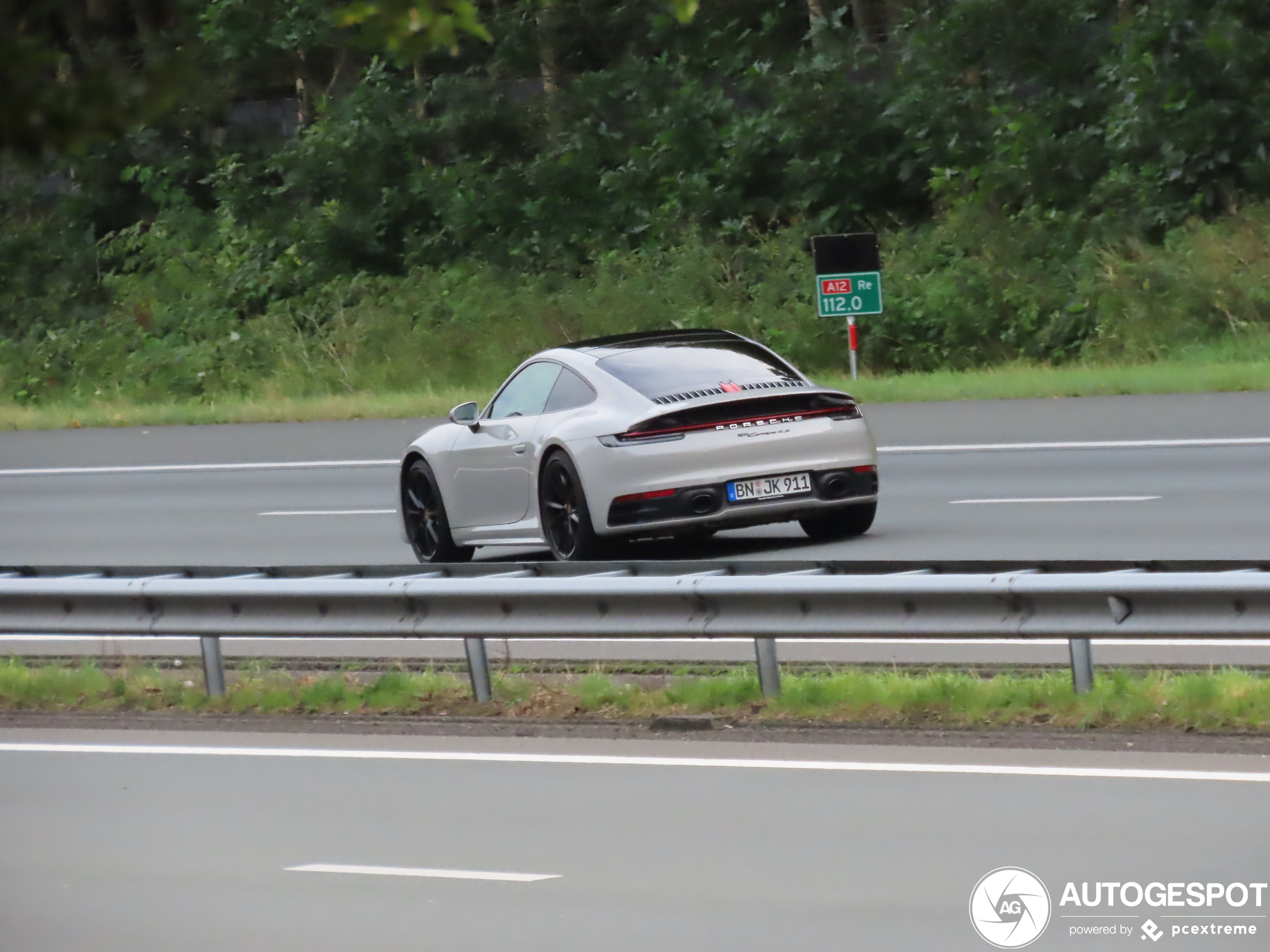 Porsche 992 Carrera 4S