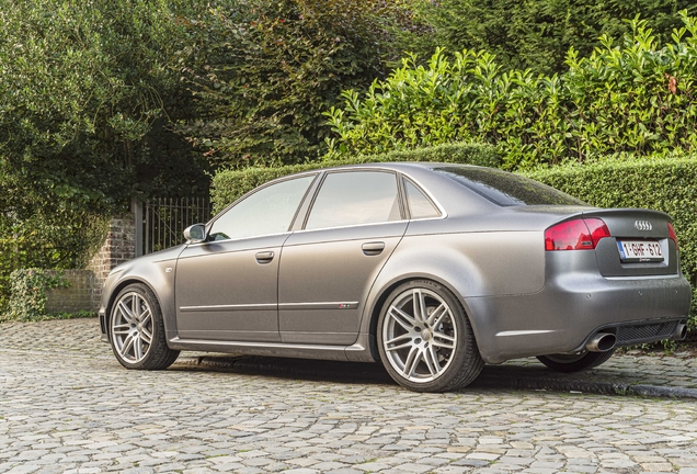 Audi RS4 Sedan