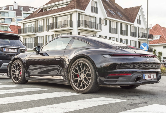 Porsche 992 Carrera 4S