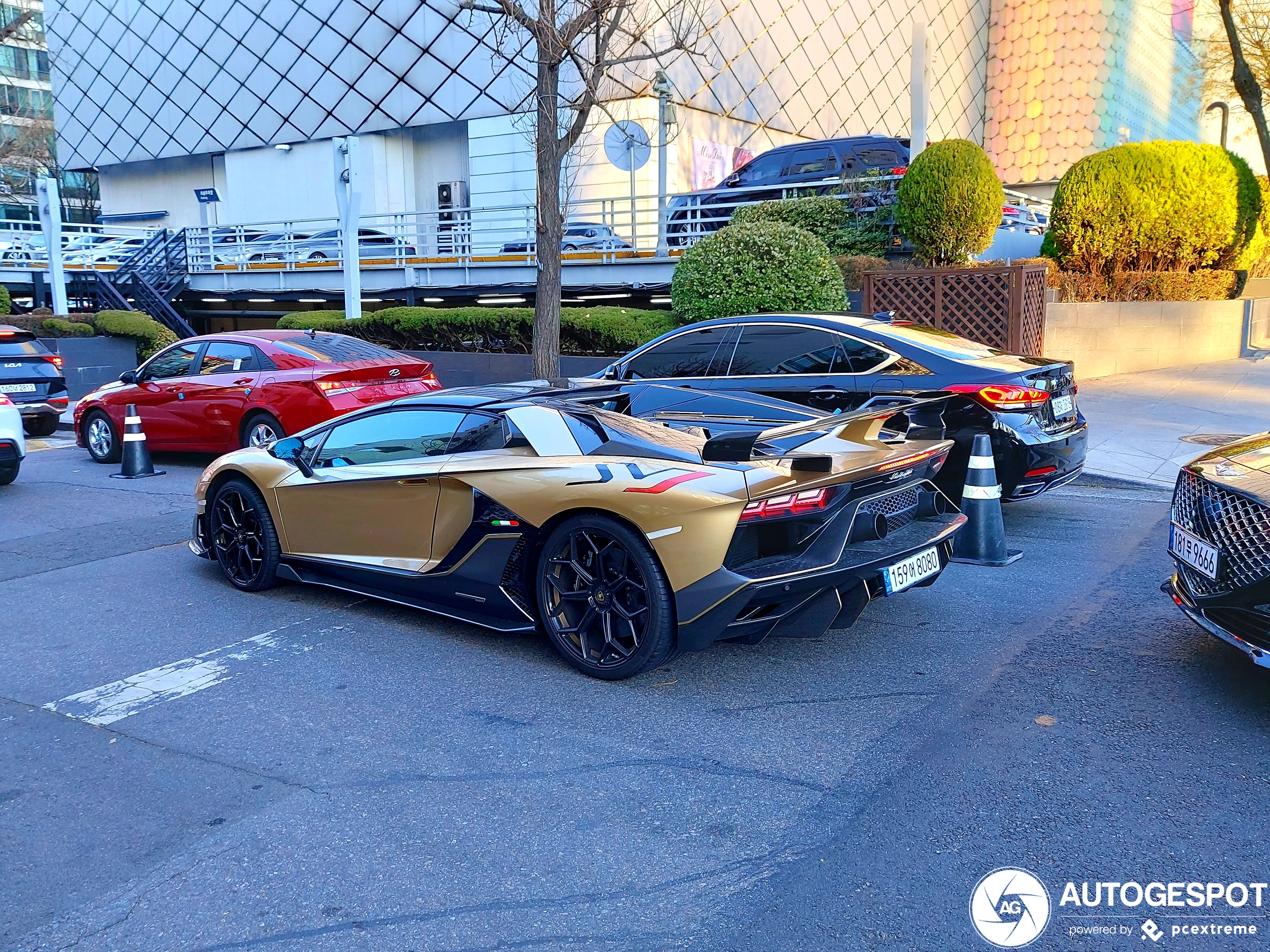 Lamborghini Aventador LP770-4 SVJ Roadster boven de grond gespot