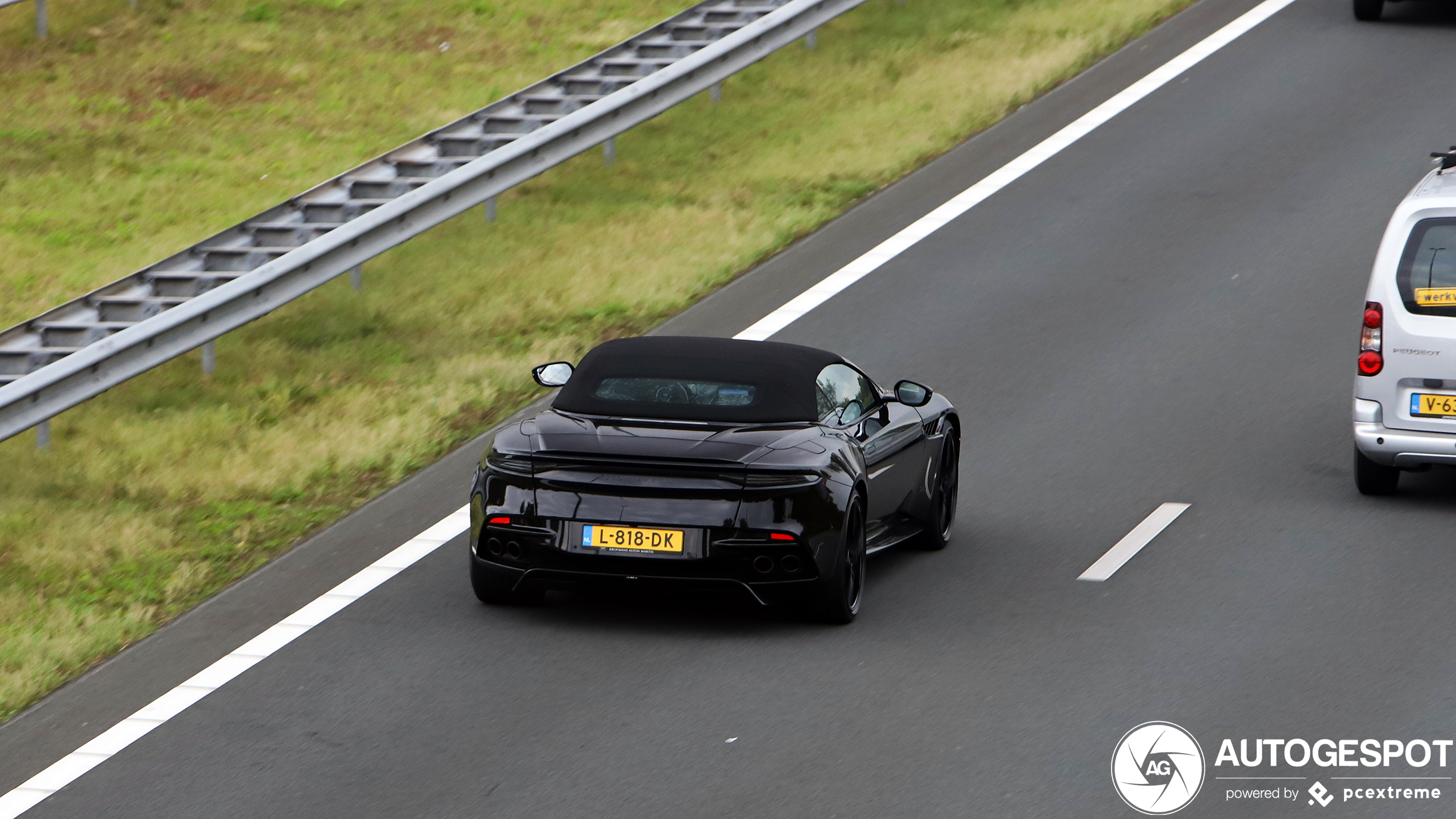 Aston Martin DBS Superleggera Volante